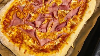 Nejlepší domácí pizza s okraji plněnými sýrem