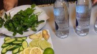 Detoxikační voda s okurkou, zázvorem a mátou