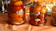 Zavařená rajčata s cibulí bez sterilace