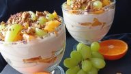 Karamelizovaný jogurt s ovocem