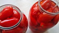 Jednoduchá nakládaná rajčata s česnekem