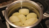 Je bezpečné konzumovat naklíčené brambory?