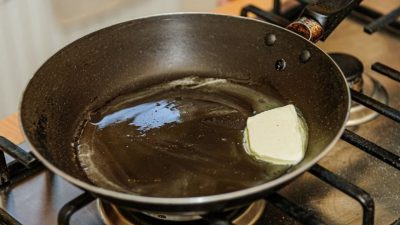 Jak smažit na másle, aby se jídlo vždy podařilo