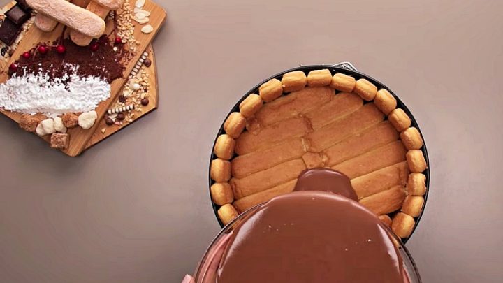 Nepečený dort z piškotů a čokoládové pěny