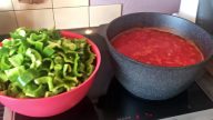 Pikantní paprikový salát v rajčatové omáčce na zimu