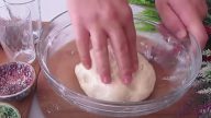 Domácí česnekový chléb s tymiánem