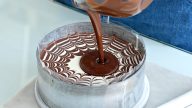 Nepečený smetanový dort „zebra“ s čokoládou