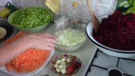 Konzervovaný zeleninový salát z červené řepy