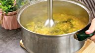 Snadná brokolicová polévka s krutony a bylinkovým dipem
