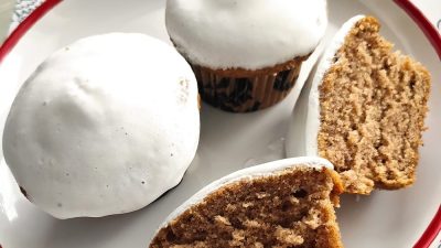 Dýňové muffiny s bílkovou polevou