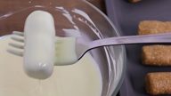 Sezamovo-kokosové tyčinky s kondenzovaným mlékem a bílou čokoládou