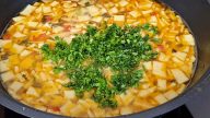 Zeleninová polévka s domácími fleky
