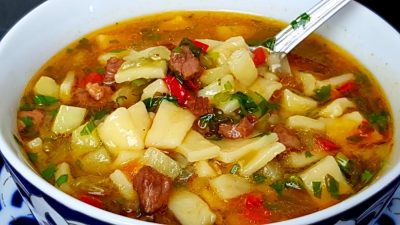 Zeleninová polévka s domácími fleky
