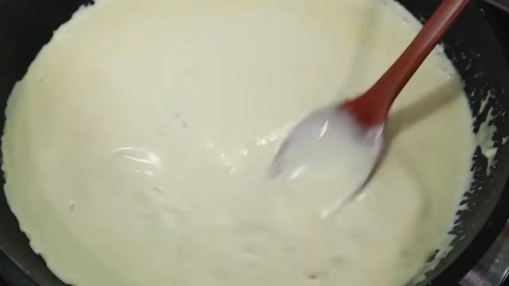 Fettuccine s kuřecím masem a žampiony v sýrové omáčce