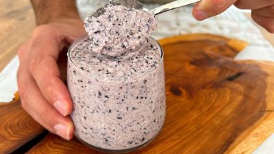 Borůvkové smoothie s vločkami a jogurtem na detox i hubnutí