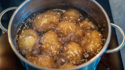 Jak správně uvařit brambory, aby se nerozpadaly