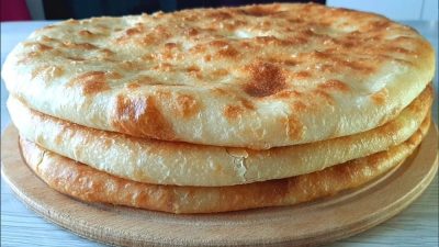 Pita chléb plněný bramborovou kaší a sýrem