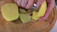 Pečené brambory se špenátem a vejcem
