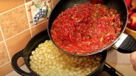 Fazolová polévka s paprikou a rajčaty