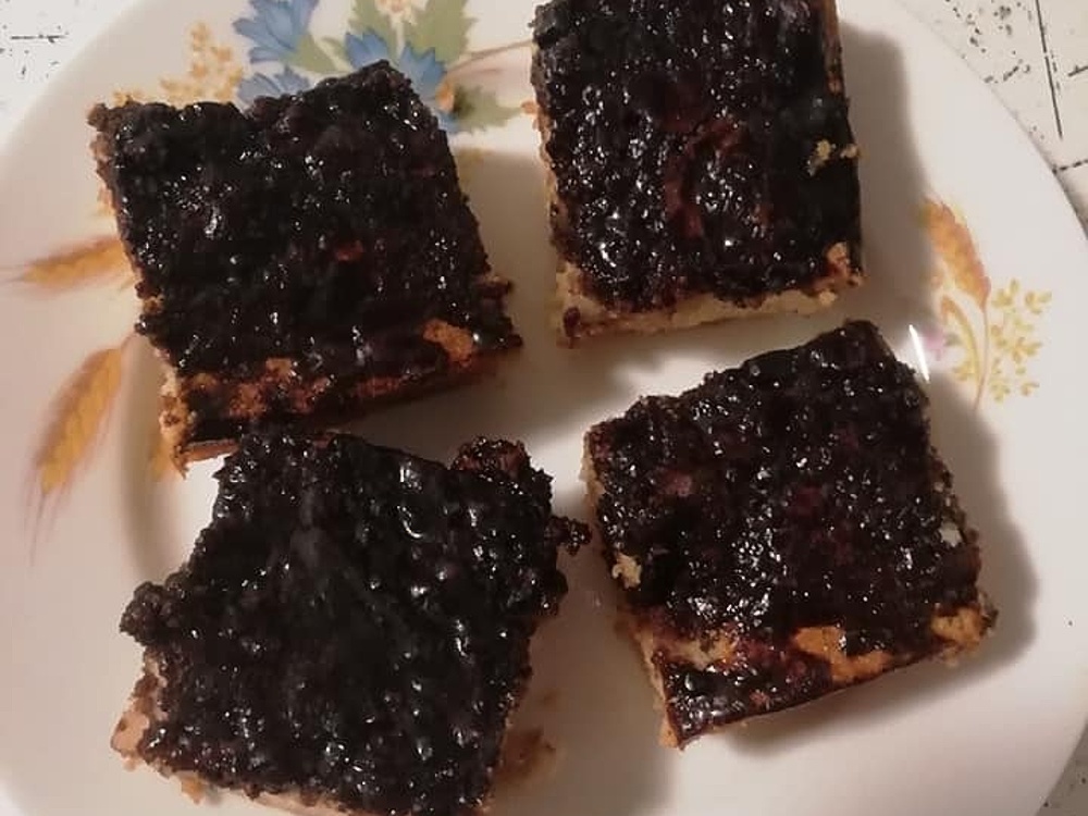 Jablková buchta s čokoládovou polevou