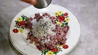 Uzbecká polévka s domácími nudlemi a masovými kuličkami