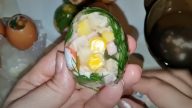 Aspiková vejce s masem, zeleninou a bylinkami