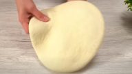 Jednoduchý bílý chléb pečený na pánvi
