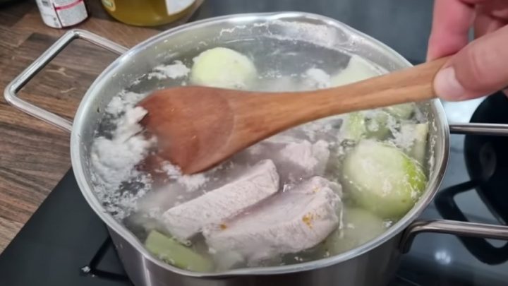 Cikánská polévka s masem a zeleninou