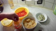 Nakládané syrečky s cibulí a paprikou