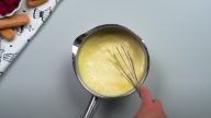 Nepečená roláda s vanilkovým krémem a malinami