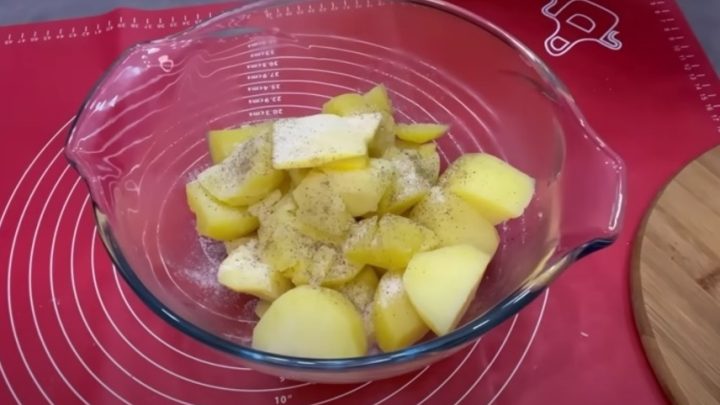 Kynutý závin s bramborovou náplní