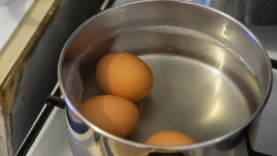Jak správně uvařit vejce nahniličko