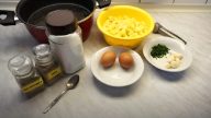 Česneková polévka s bramborem a vejcem