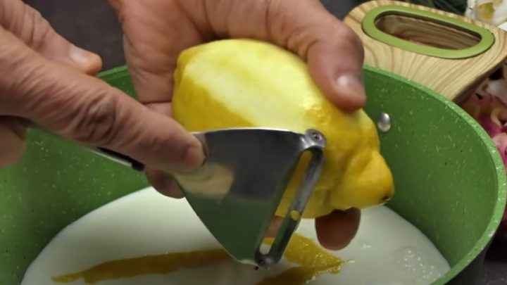 Pudinkový pohár se sušenkou a skořicí