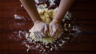 Výběr tuku při pečení má vliv na kvalitu těsta: Máslo se hodí na křehké pečivo, margarín do kynutých moučníků