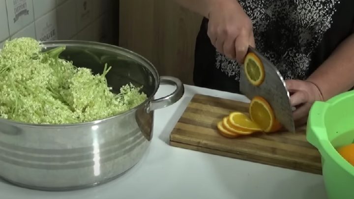 Bezový sirup s citrony a pomeranči