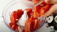 Zavařované cuketky v rajčatové omáčce