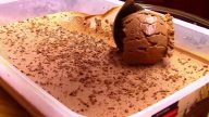 Krémová čokoládová zmrzlina s ořechy