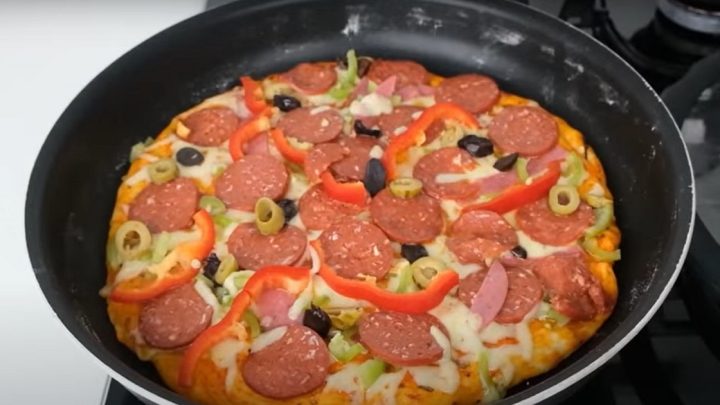 Rychlá pizza smažená na pánvi