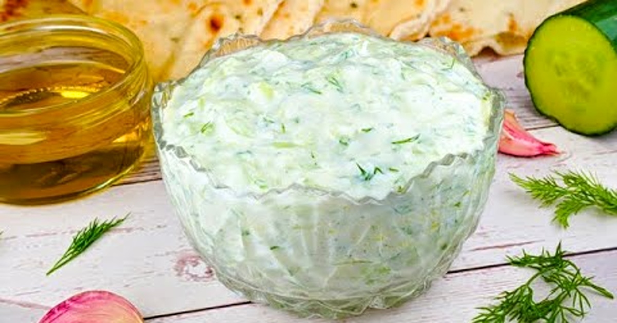 Klasické řecké okurkové tzatziki