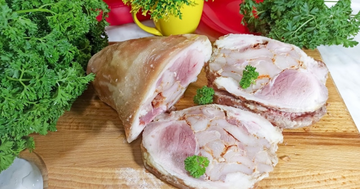 Pečené vepřové koleno plněné kuřecí směsí