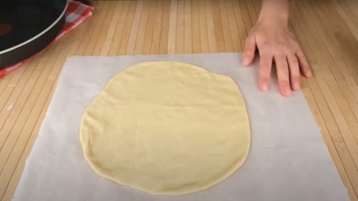 Rychlá pizza smažená na pánvi