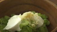 Okurkový salát s jogurtem a česnekem