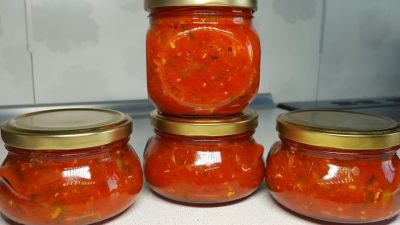Pikantní zeleninová směs z rajčat a paprik