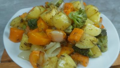 Pečená zeleninová směs s bramborami