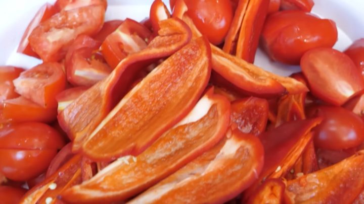 Adžika „Kobra“ z rajčat a paprik s česnekem