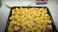 Kotlety na smetaně zapečené s brambory