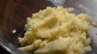 Smažené bramborové tyčinky se sýrem