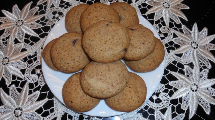 Křupavé cookies s čokoládou a ořechy