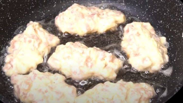 Kuřecí placičky s pečenými bramborami